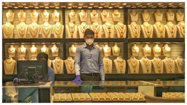 الذهب يخترق مستوى 3300 دولار لأول مرة في التاريخ