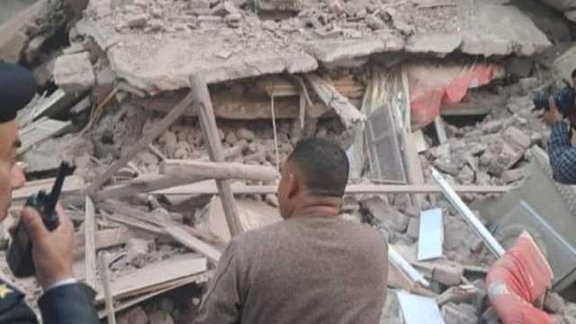 مفقودون تحت الركام.. 6 قتلى في انهيار مبنى من أربع طوابق في مصر