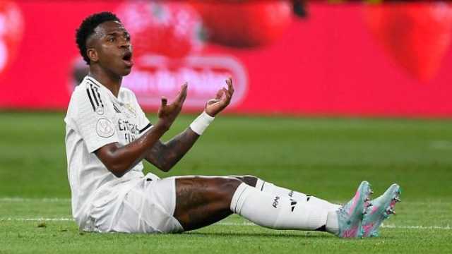 عار على ريال مدريد..نجم سابق يهاجم فينيسيوس بأقسى الكلمات بعد الهزيمة أمام برشلونة