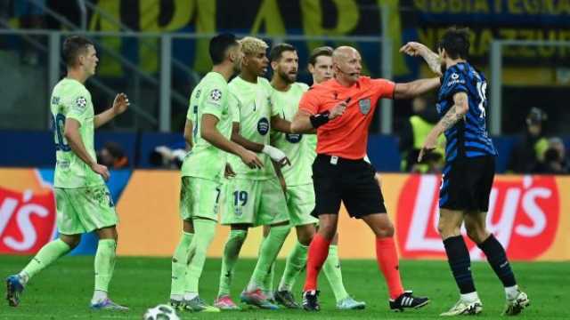 اليويفا يعاقب مارشينياك بعد الفضيحة التحكيمية في مباراة برشلونة وإنتر
