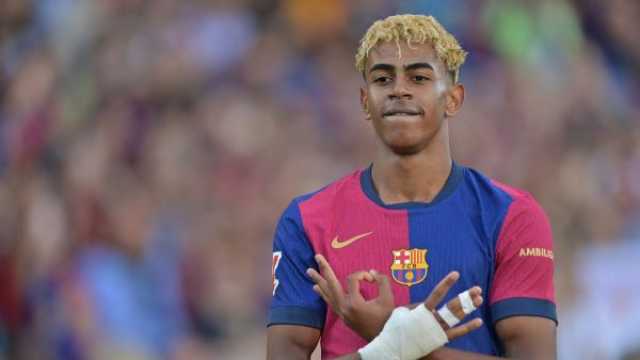 لامين يامال يواصل تحطيم المنطق: هدف عالمي جديد في موسم برشلونة الذهبي