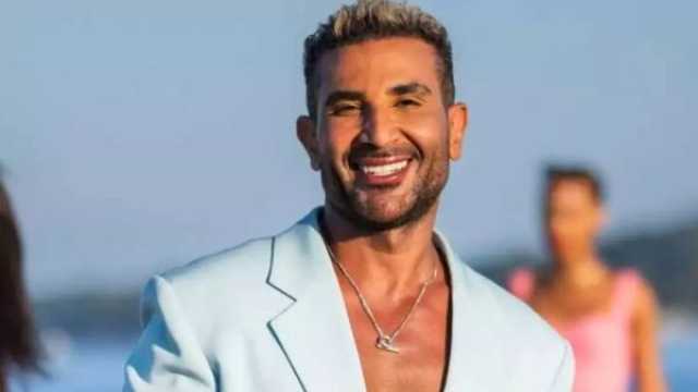 أحمد سعد يخضع لجلسة ليزر لإزالة الوشوم من جسده.. فيديو