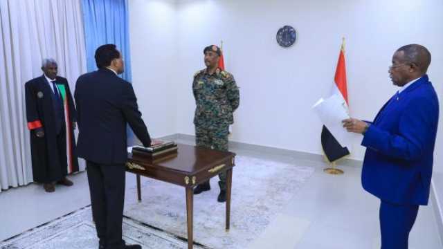 أول يمين دستورية لرئيس وزراء سوداني منذ سنوات.. هل ينجح إدريس؟