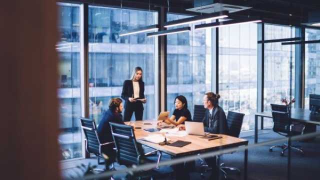 تهنئة زملاء العمل بعيد الاستقلال الأردني الـ 79‎
