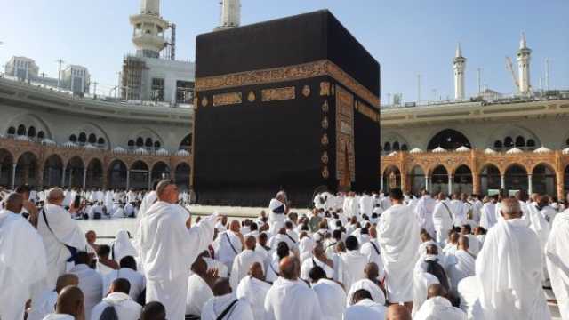 متى يبدأ وينتهي الحج 2025 بالهجري والميلادي؟