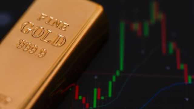 سعر الذهب يتألق مع تراجع الدولار