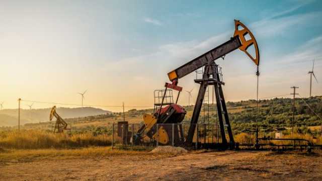 أسعار النفط يحافظ على مكاسبه قبيل محادثات أمريكية صينية