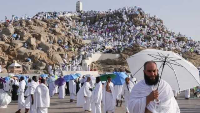 الحجاج يتوافدون إلى مشعر عرفة لأداء الركن الأعظم