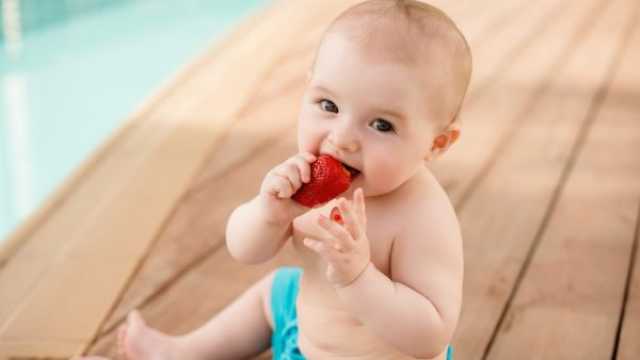 ما هي فوائد الفراولة للرضع؟ متى يمكن تقديمها؟
