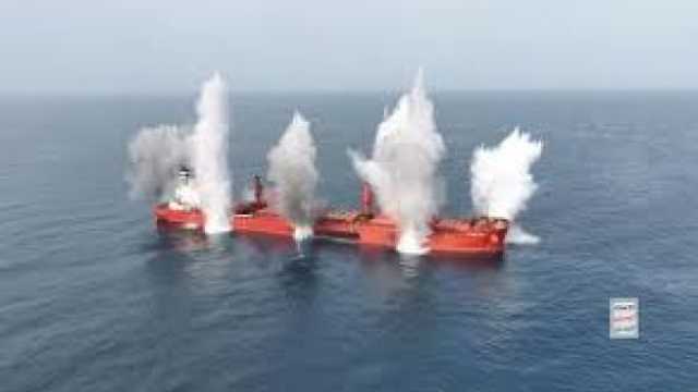 الحوثيون يبثون مشاهد استهداف وإغراق السفينة ماجيك سيز في البحر الأحمر