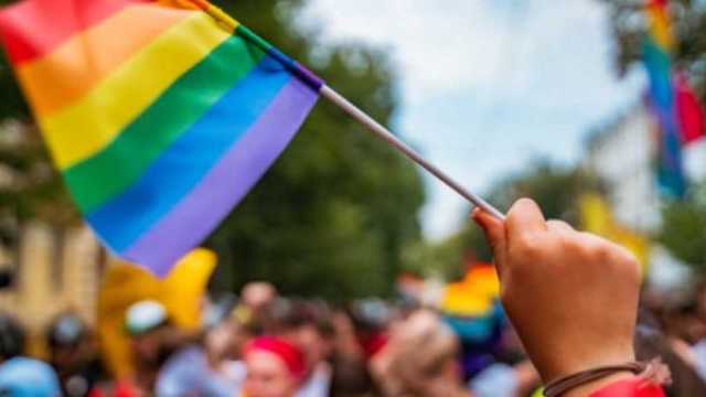 ترامب يغلق أكبر مركز لدعم المتحولين جنسيًا ويشعل الاحتجاجات