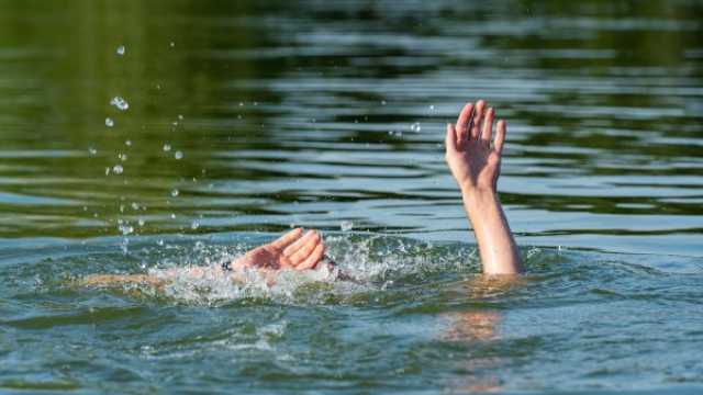 الجزائر: أب يفقد ابنه وشباب عالقون بين الصخور