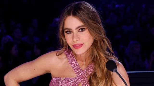 علاقة صداقة تجمع لؤي راغب علامة وصوفيا فيرغارا.. والأخيرة ترقص على قلبي عشقها