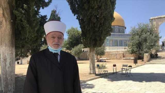 الاحتلال يُبعد مفتي القدس عن المسجد الأقصى..والجريمة خطبة