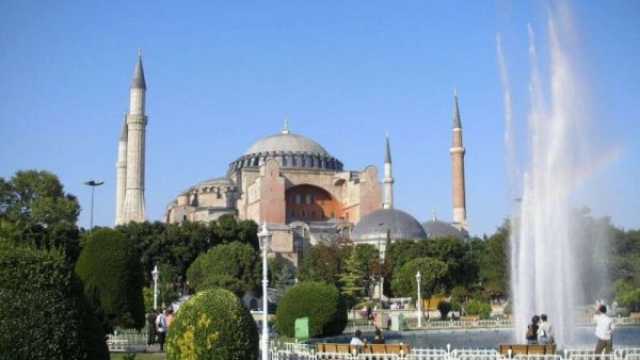 لحظات دون وقوع كارثة في آيا صوفيا.. والقبض على المتهم (صورة وفيديو)