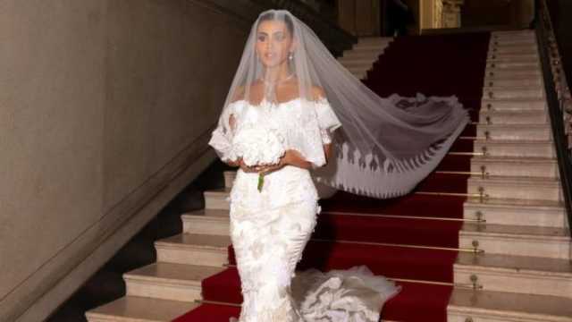 الدكتورة يومي بفستان زفاف من توقيع دار Dolce & Gabbana