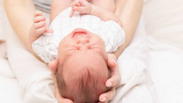 اليافوخ الغائر عند الرضع: الأسباب، الأعراض، العلاج
