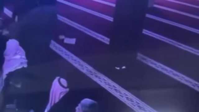 الأردن..شاب يعتدي على أحد المصلين داخل مسجد نتل الكبير بـساطور