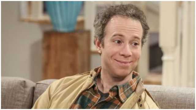 مسلسل مشتق عن The Big Bang Theory يركز على شخصية ستيوارت