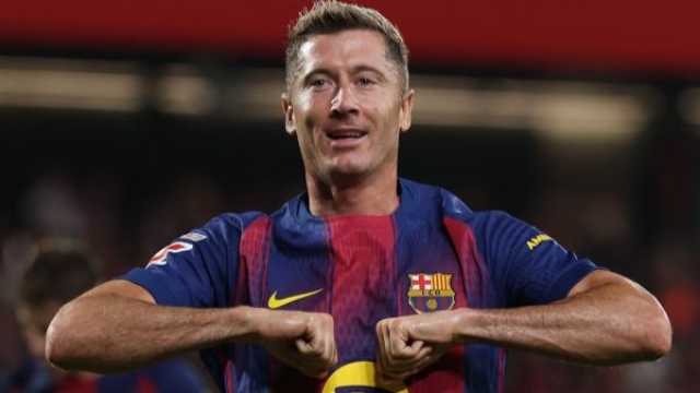 قبل الكلاسيكو..مركز ليفاندوفسكي الأساسي في برشلونة على المحك