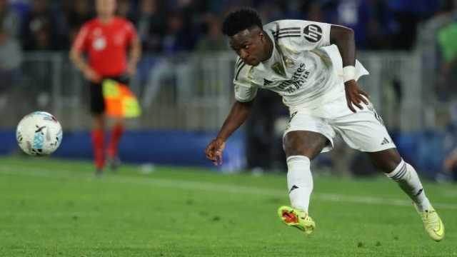 أسطورة ريال مدريد يفقد صبره تجاه فينيسيوس: يجب أن يضبط انفعالاته