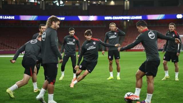 أزمة المياه الساخنة في ملعب الإمارات: آرسنال يعتذر لأتلتيكو مدريد قبل صدام الأبطال