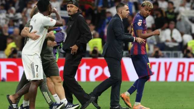 والد يامال يتوعد ريال مدريد بعد اشتباك الكلاسيكو: سنراكم في كامب نو