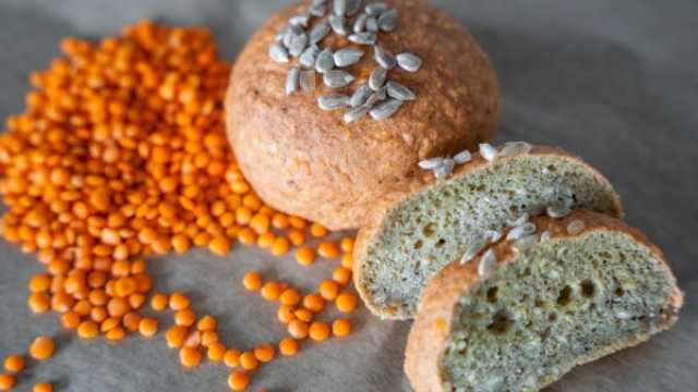 طريقة عمل خبز العدس