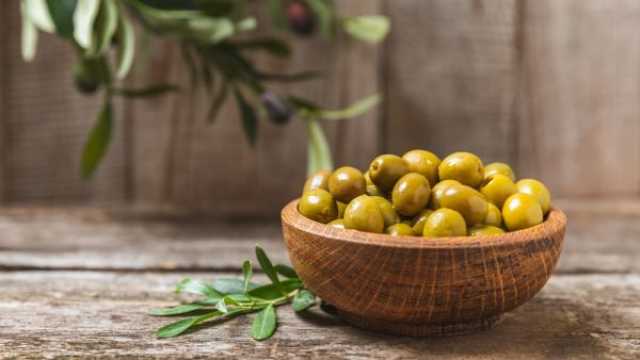 كم حبة زيتون أخضر مسموح بها في اليوم؟