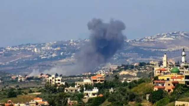 غارة إسرائيلية جنوبي لبنان والحكومة تدرس التصعيد