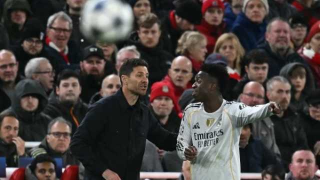 صدمة في ريال مدريد..فينيسيوس يوجه إنذارًا لبيريز: إما أنا أو ألونسو