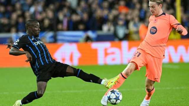 لسنا أفضل فريق في أوروبا: دي يونغ يرفض مقارنة برشلونة بالماضي ويطالب بالتحسن الفوري