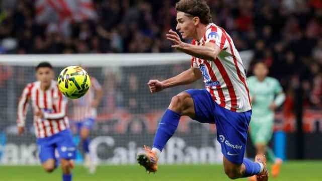 ألفاريز يعلق على اهتمام برشلونة بضمه كخليفة لليفاندوفسكي