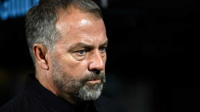 هاتريك ليفاندوفسكي وطرد دي يونغ: فليك سعيد بأداء برشلونة ويشيد بروح الفريق