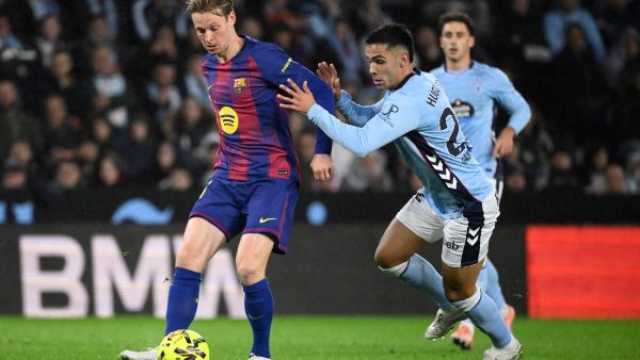 دي يونغ يُبهر جماهير برشلونة: 97% دقة..100% مهارة وصفر أخطاء