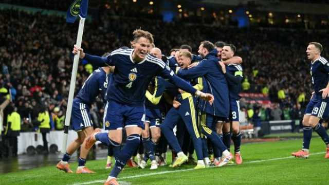 أفضل مقصية رأيتها في حياتي: مدرب اسكتلندا يشيد بعبقرية ماكتوميناي وزملائه