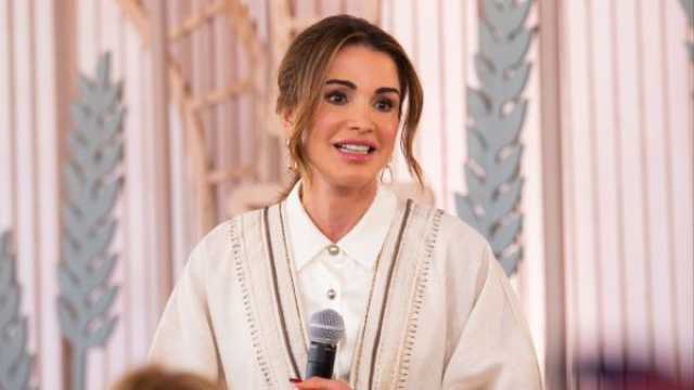 الملكة رانيا بإطلالة أردنية بامتياز مستوحاة من القفطان العصري التراثي