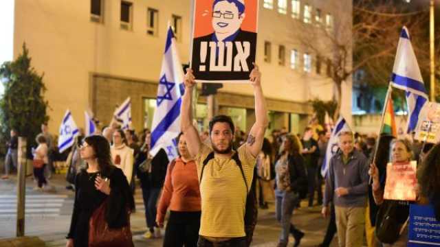 فيديو: بن غفير يُزوع البقلاوة بعد قانون إعدام الأسرى