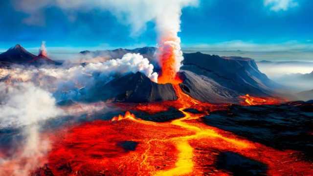 فيديو مُثير: بركان يثور بنوافير تصل إلى 1500 قدم