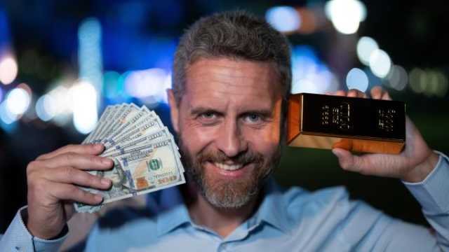 المعدن الأصفر يخسر مكاسبه