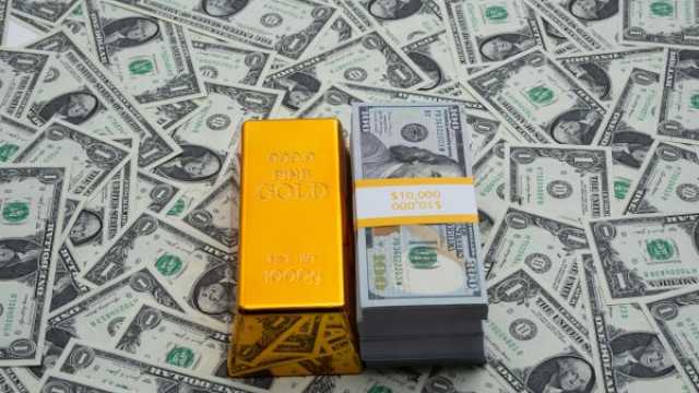 الذهب يتراجع مع صعود الدولار