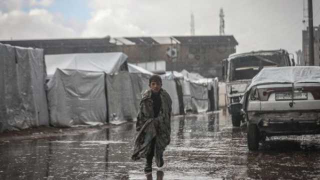 نداء استغاثة.. غرق عشرات الخيام لنازحين في غزة بسبب الأمطار