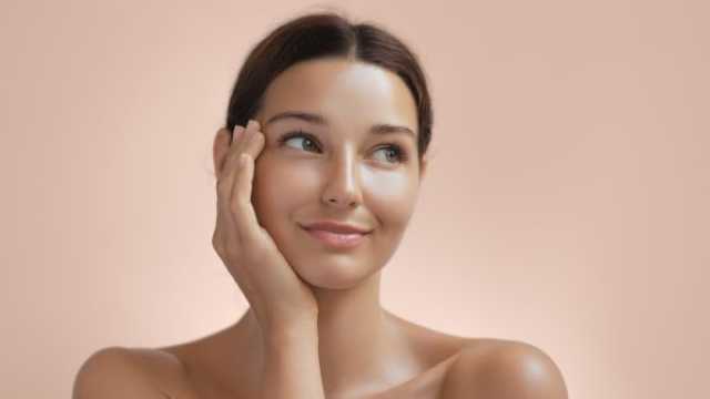 روتين صباحي قصير وفعال للبشرة المختلطة