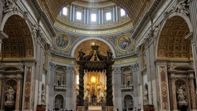 للمرة الأولى.. الفاتيكان يقبل استقالة أسقف متهم بـالتحرش الجنسي