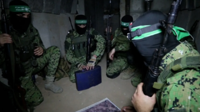 نفق رفح المعقد يشعل معركة باردة..أزمة مقاتلي حماس المحاصرين إلى أين؟