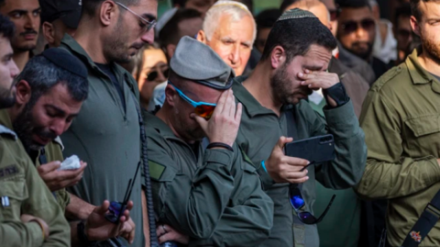 موت ضابط إسرائيلي أشعل النار بنفسه: اضطراب ما بعد الصدمة يدمر حياة جنود الاحتلال