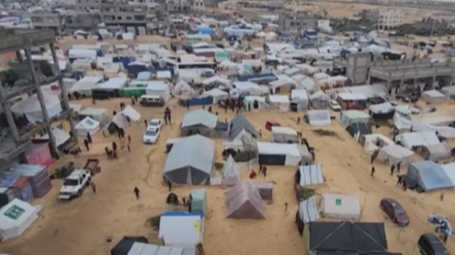 غزة تغرق والنازحون يستغيثون: مئات آلاف النازحين بلا خيام أو طعام