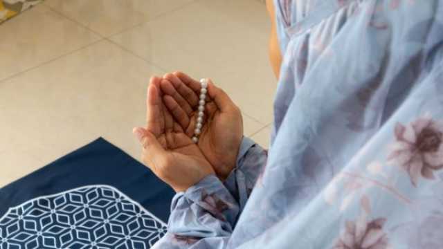 ما هو الدعاء الذي يقال عند استلام المال؟