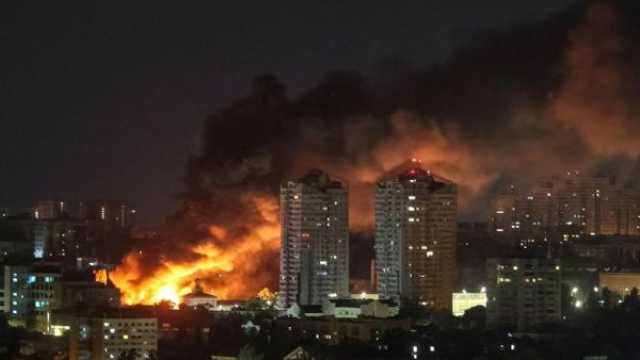 قتلى وحرائق وأبراج سكنية تتساقط.. كييف تستيقظ على أعنف هجوم روسي