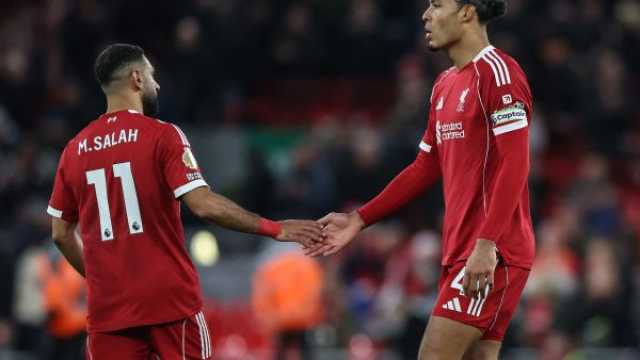 أول تعليق من قائد ليفربول على أزمة صلاح وسلوت
